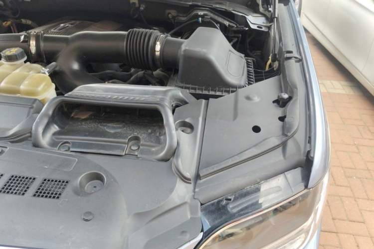 Used Lincoln Navigator 2020 3.5T Presidential Series Engine Bay Left