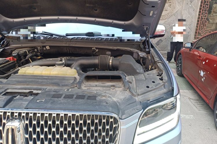 Used Lincoln Navigator 2020 3.5T Presidential Series Engine Bay Left
