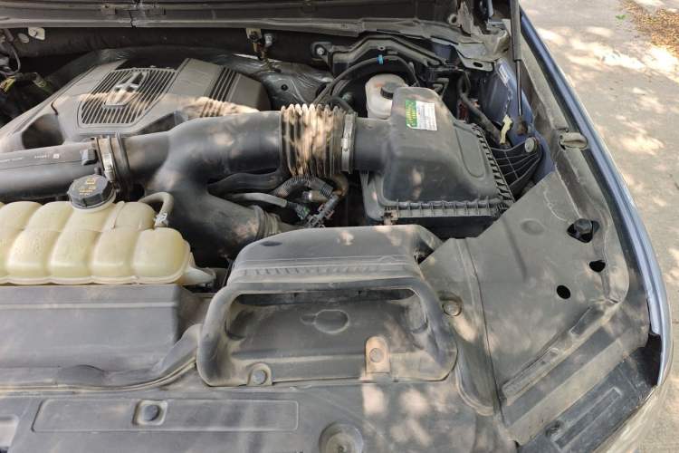 Used Lincoln Navigator 2020 3.5T Presidential Series Engine Bay Left