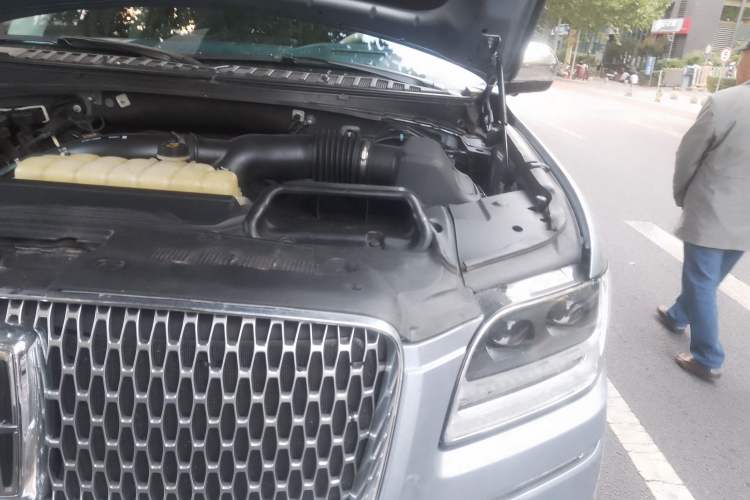 Used Lincoln Navigator 2020 3.5T Presidential Series Engine Bay Left