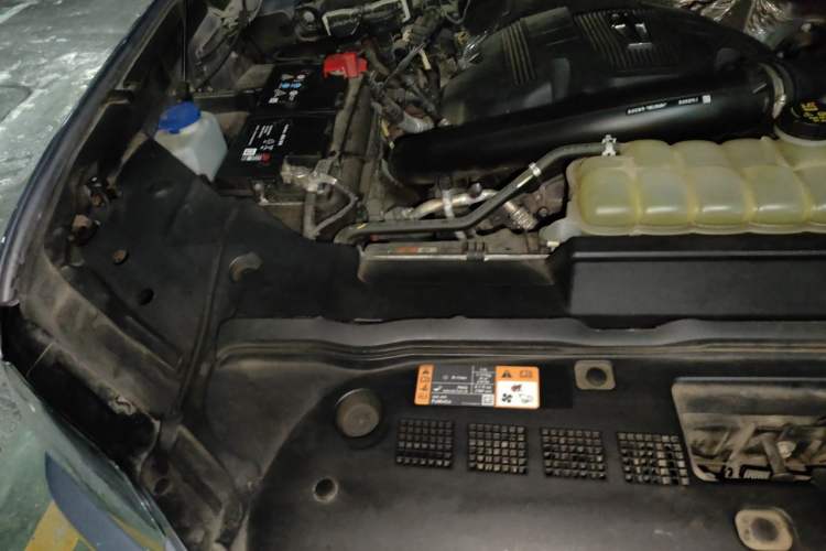 Used Lincoln Navigator 2020 3.5T Long-Wheelbase Presidential Edition Engine Bay Right