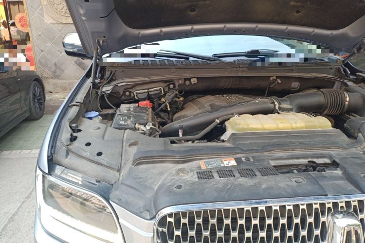 Used Lincoln Navigator 2020 3.5T Presidential Series Engine Bay Right