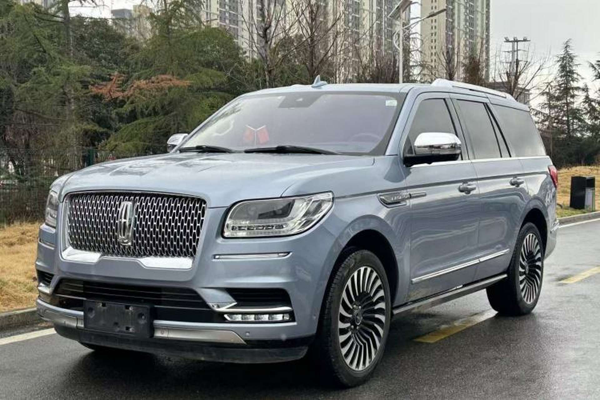 Used Lincoln Navigator 2020 3.5T Presidential Series Front Left 45 Deg