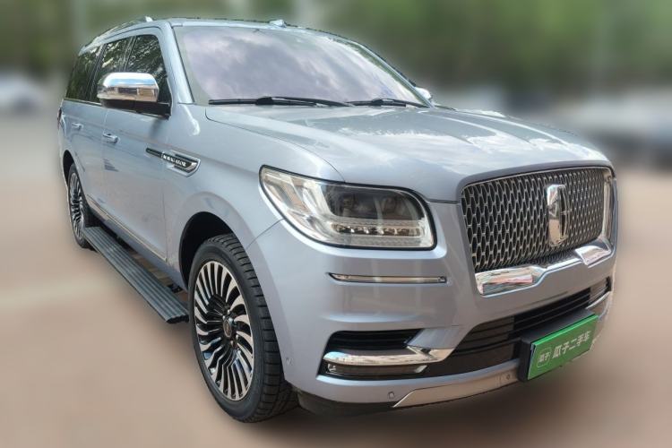 Used Lincoln Navigator 2020 3.5T Presidential Series Front Right 45 Deg