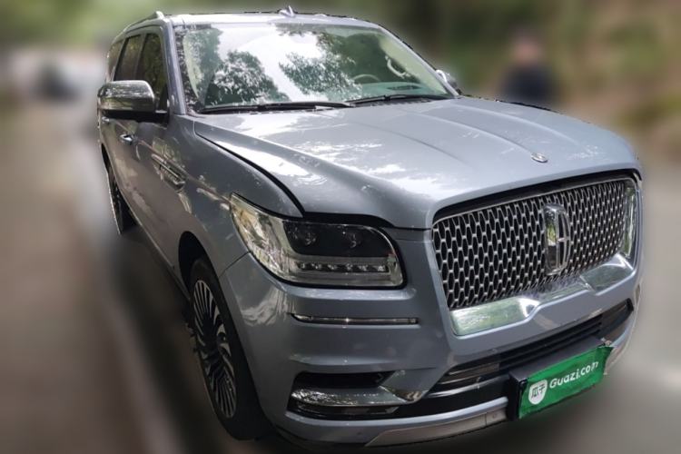 Used Lincoln Navigator 2020 3.5T Presidential Series Front Right 45 Deg