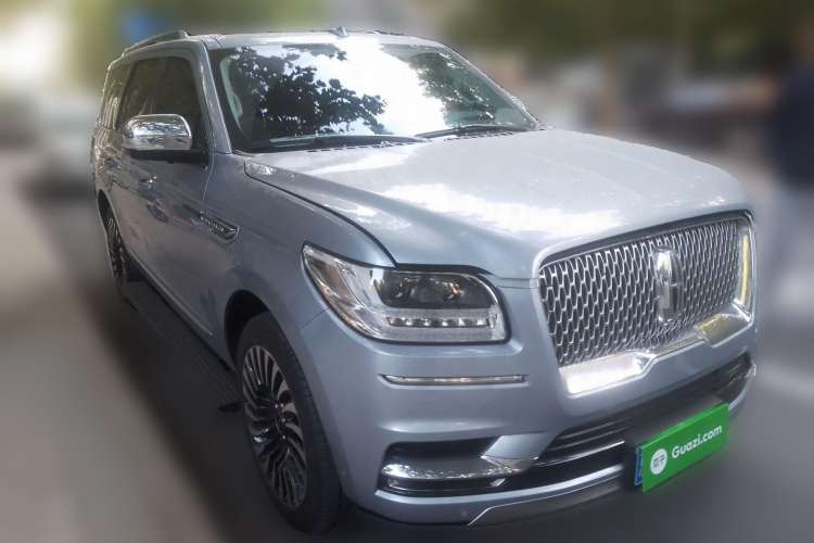 Used Lincoln Navigator 2020 3.5T Presidential Series Front Right 45 Deg