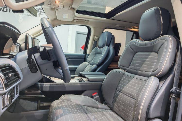 Used Lincoln Navigator 2020 3.5T Long-Wheelbase Presidential Edition Interior 11