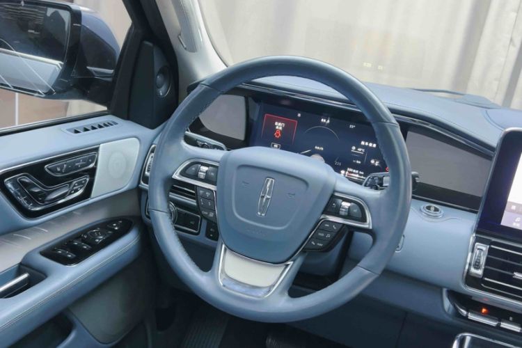 Used Lincoln Navigator 2020 3.5T Presidential Series Interior 2