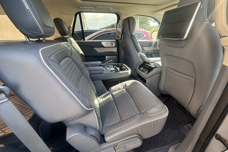 Used Lincoln Navigator 2020 3.5T Presidential Series Interior 2