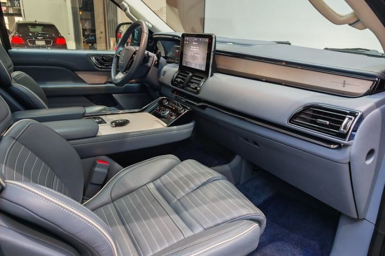 Used Lincoln Navigator 2020 3.5T Long-Wheelbase Presidential Edition Interior 2
