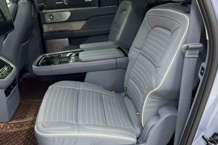 Used Lincoln Navigator 2020 3.5T Long-Wheelbase Presidential Edition Interior 2