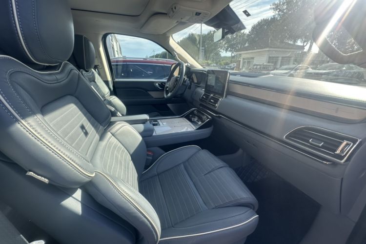 Used Lincoln Navigator 2020 3.5T Presidential Series Interior 3