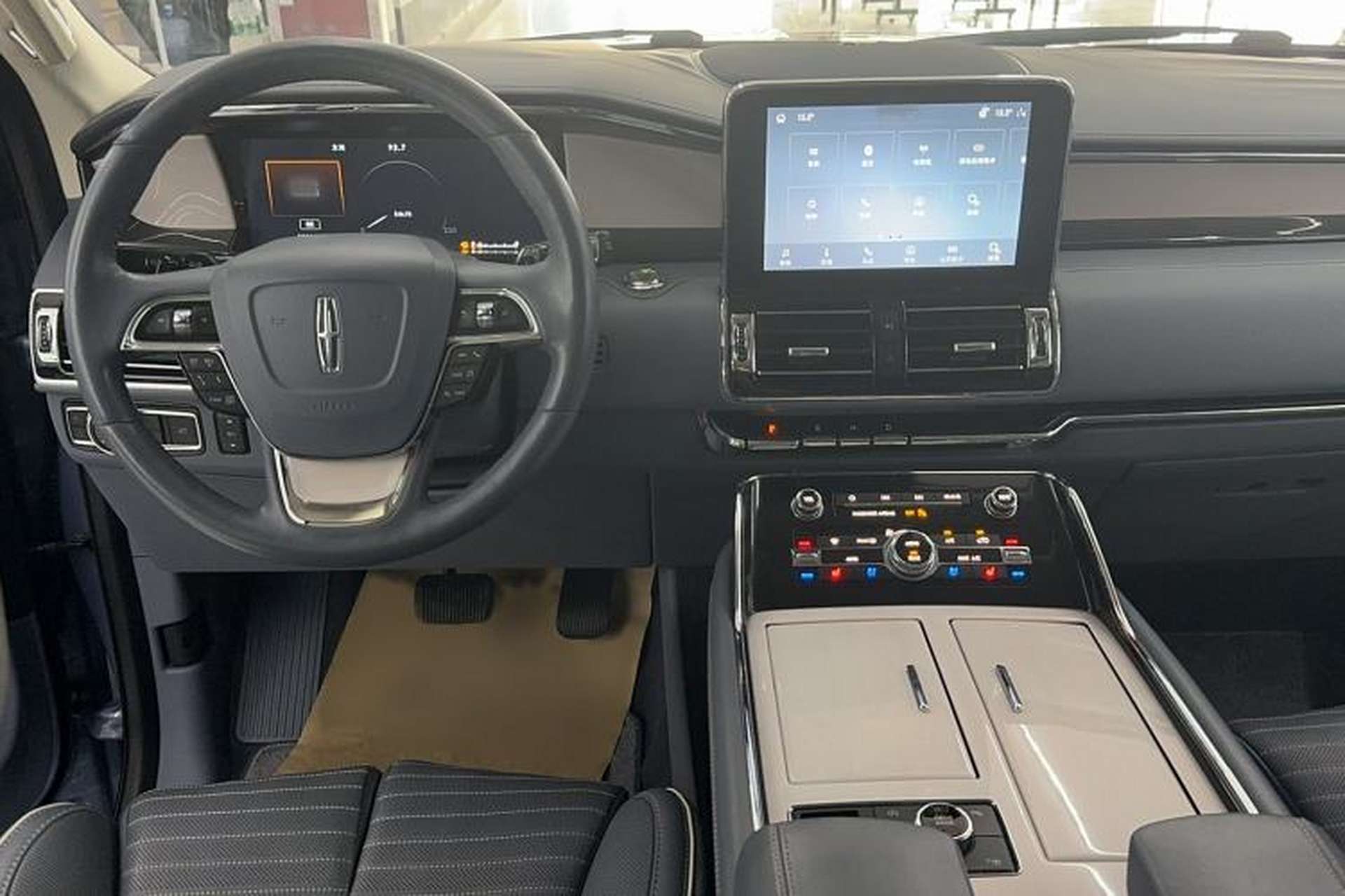 Used Lincoln Navigator 2020 3.5T Long-Wheelbase Presidential Edition Interior 3