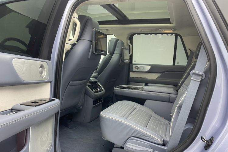 Used Lincoln Navigator 2020 3.5T Presidential Series Interior 3