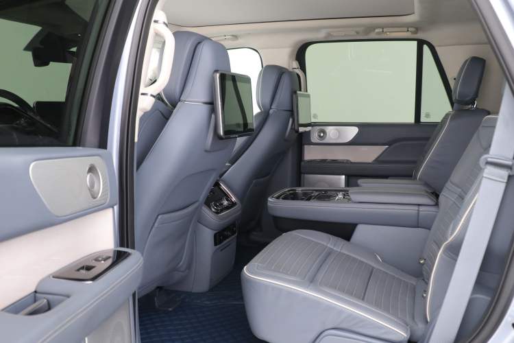 Used Lincoln Navigator 2020 3.5T Presidential Series Interior 4