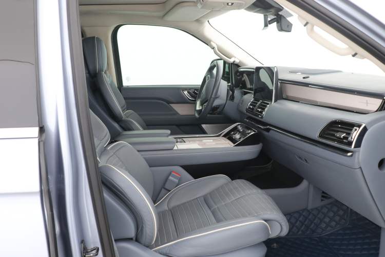 Used Lincoln Navigator 2020 3.5T Presidential Series Interior 5
