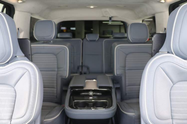 Used Lincoln Navigator 2020 3.5T Presidential Series Interior 6