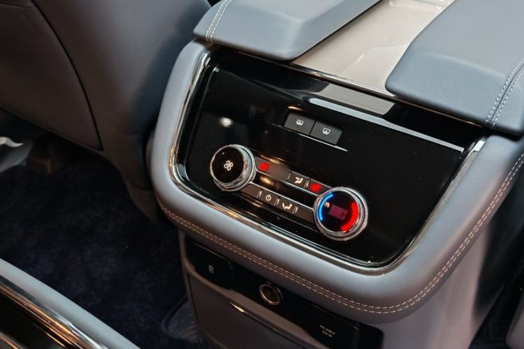 Used Lincoln Navigator 2020 3.5T Long-Wheelbase Presidential Edition Interior 8