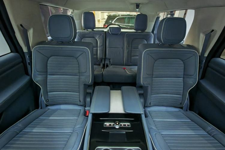 Used Lincoln Navigator 2020 3.5T Long-Wheelbase Presidential Edition Interior 9