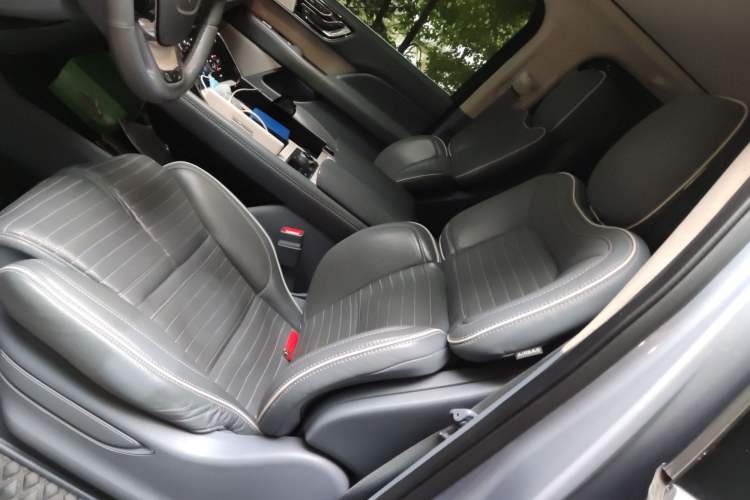Used Lincoln Navigator 2020 3.5T Presidential Series Left Front Seat