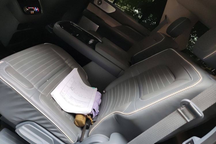 Used Lincoln Navigator 2020 3.5T Presidential Series Left Rear Seat