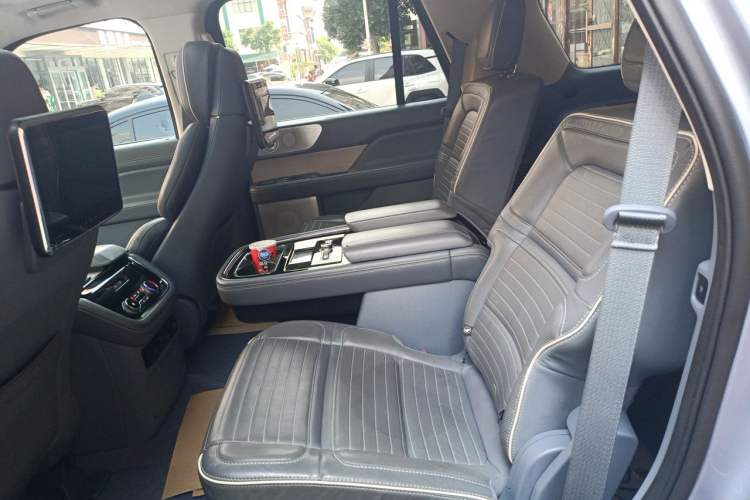 Used Lincoln Navigator 2020 3.5T Presidential Series Left Rear Seat