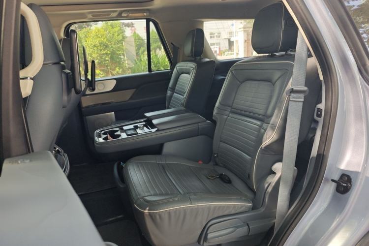 Used Lincoln Navigator 2020 3.5T Presidential Series Left Rear Seat