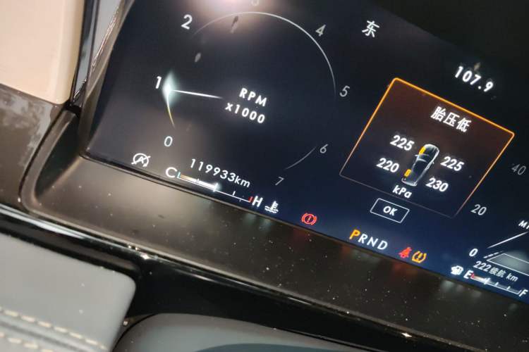 Used Lincoln Navigator 2020 3.5T Presidential Series Odometer Close Up