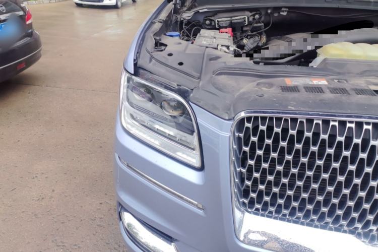Used Lincoln Navigator 2020 3.5T Presidential Series Right Front Headlight