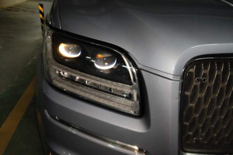 Used Lincoln Navigator 2020 3.5T Long-Wheelbase Presidential Edition Right Front Headlight