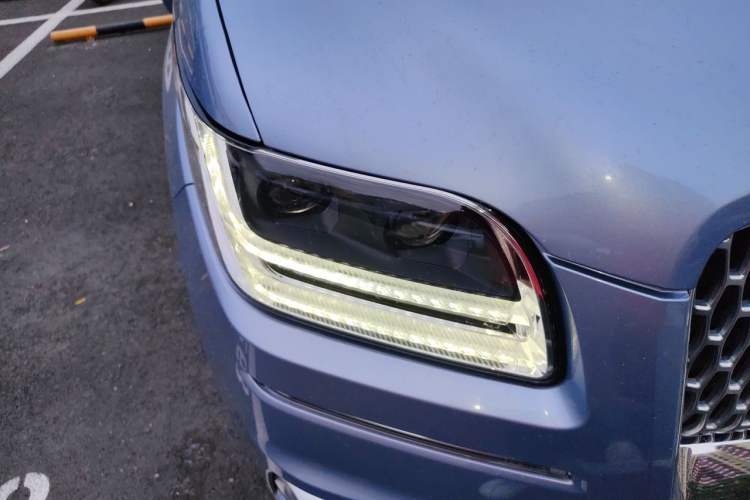 Used Lincoln Navigator 2020 3.5T Presidential Series Right Front Headlight
