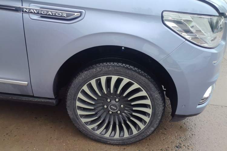 Used Lincoln Navigator 2020 3.5T Presidential Series Right Front Wheel Hub