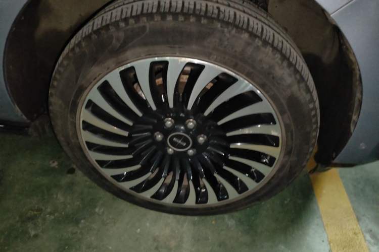 Used Lincoln Navigator 2020 3.5T Long-Wheelbase Presidential Edition Right Front Wheel Hub