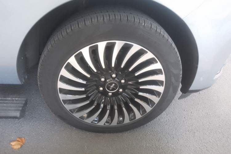 Used Lincoln Navigator 2020 3.5T Presidential Series Right Front Wheel Hub