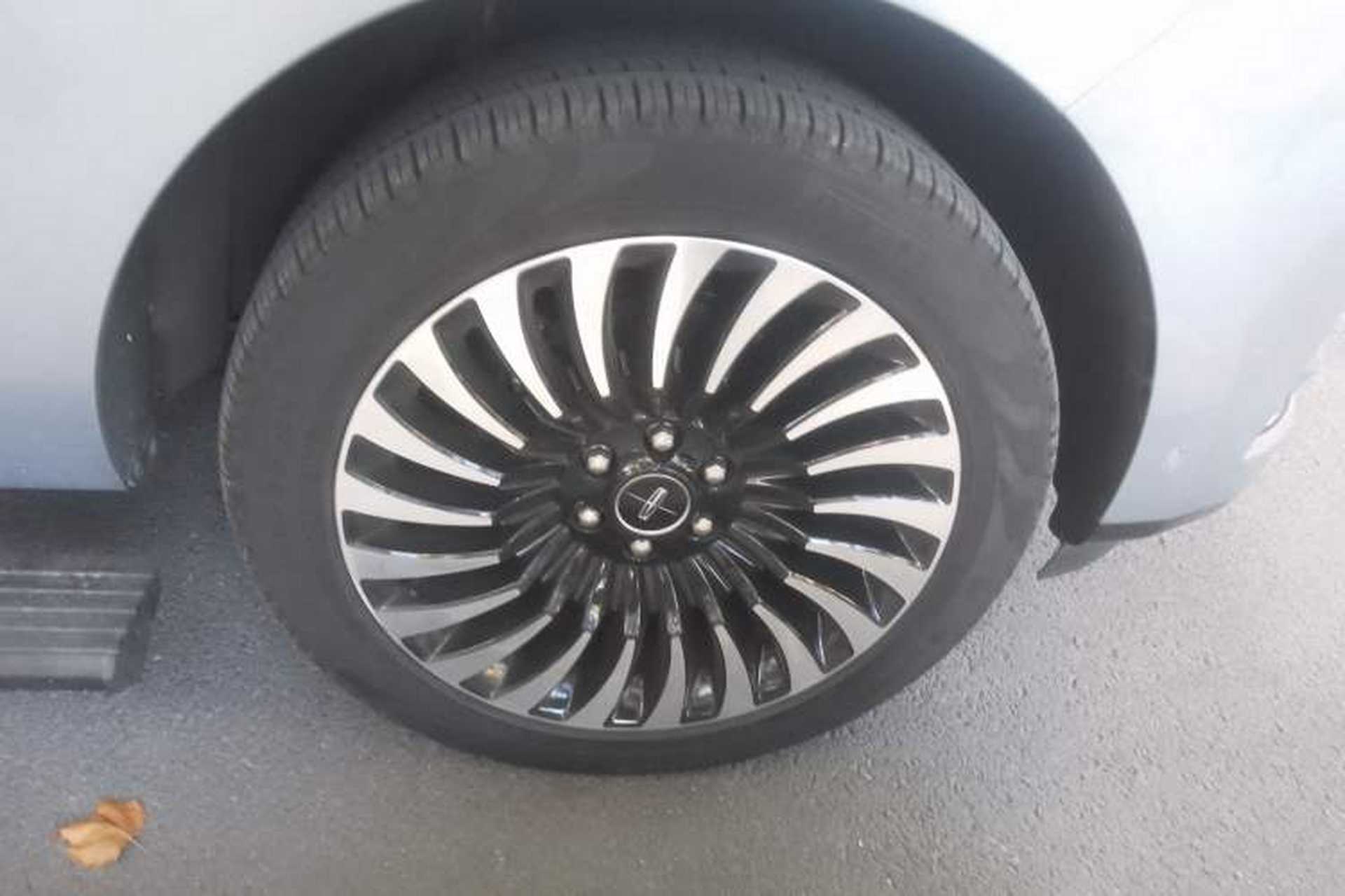Used Lincoln Navigator 2020 3.5T Presidential Series Right Front Wheel Hub