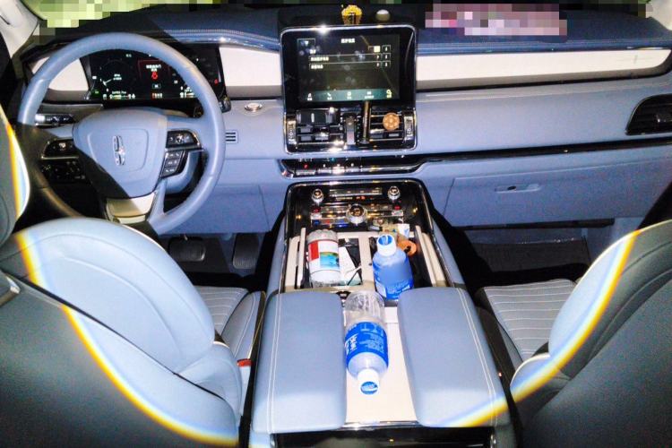 Used Lincoln Navigator 2020 3.5T Presidential Series Center Console