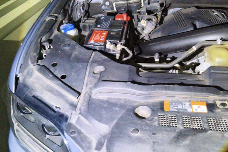 Used Lincoln Navigator 2020 3.5T Presidential Series Engine Bay Right