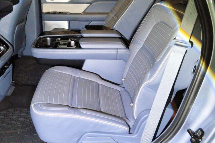 Used Lincoln Navigator 2020 3.5T Presidential Series Left Rear Seat
