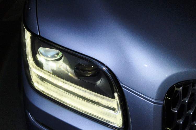 Used Lincoln Navigator 2020 3.5T Presidential Series Right Front Headlight