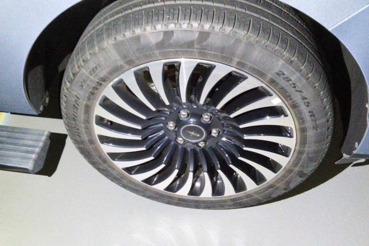 Used Lincoln Navigator 2020 3.5T Presidential Series Right Front Wheel Hub