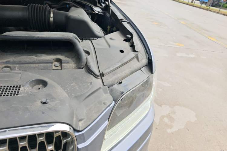 Used Lincoln Navigator 2020 3.5T Presidential Series Engine Bay Left