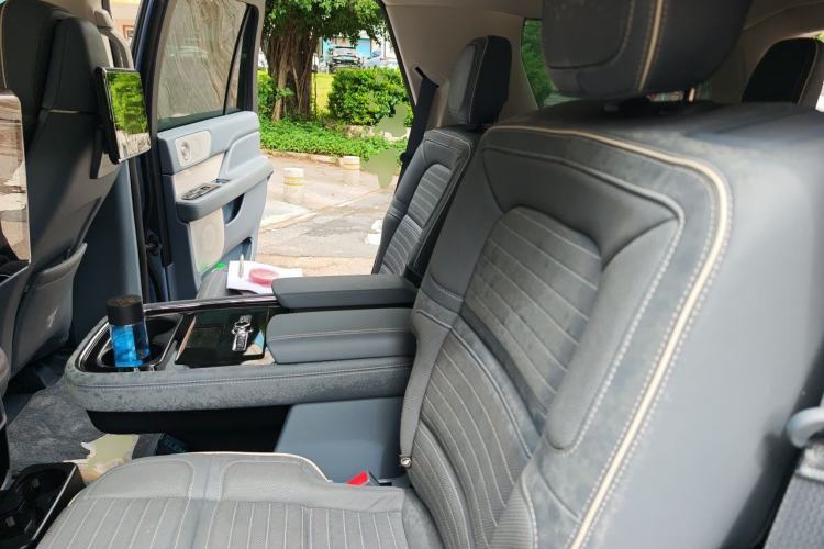 Used Lincoln Navigator 2020 3.5T Presidential Series Left Rear Seat