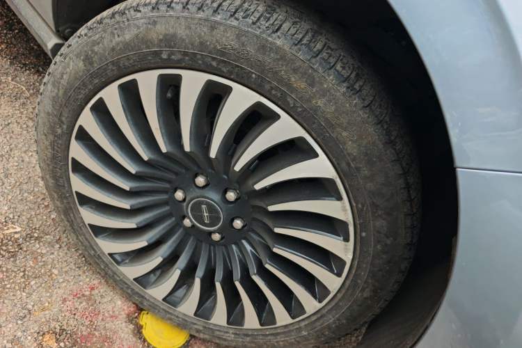 Used Lincoln Navigator 2020 3.5T Presidential Series Right Front Wheel Hub