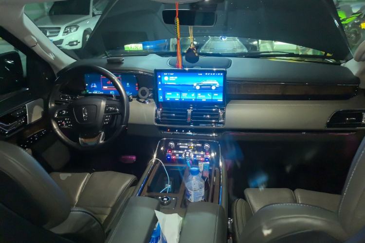 Used Lincoln Navigator 2022 3.5T Presidential Edition Center Console