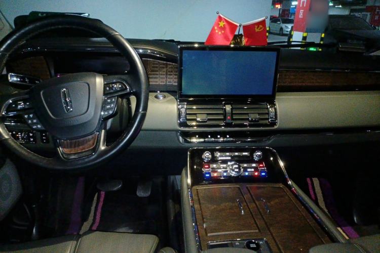 Used Lincoln Navigator 2022 3.5T Long-Wheelbase Presidential Edition Center Console