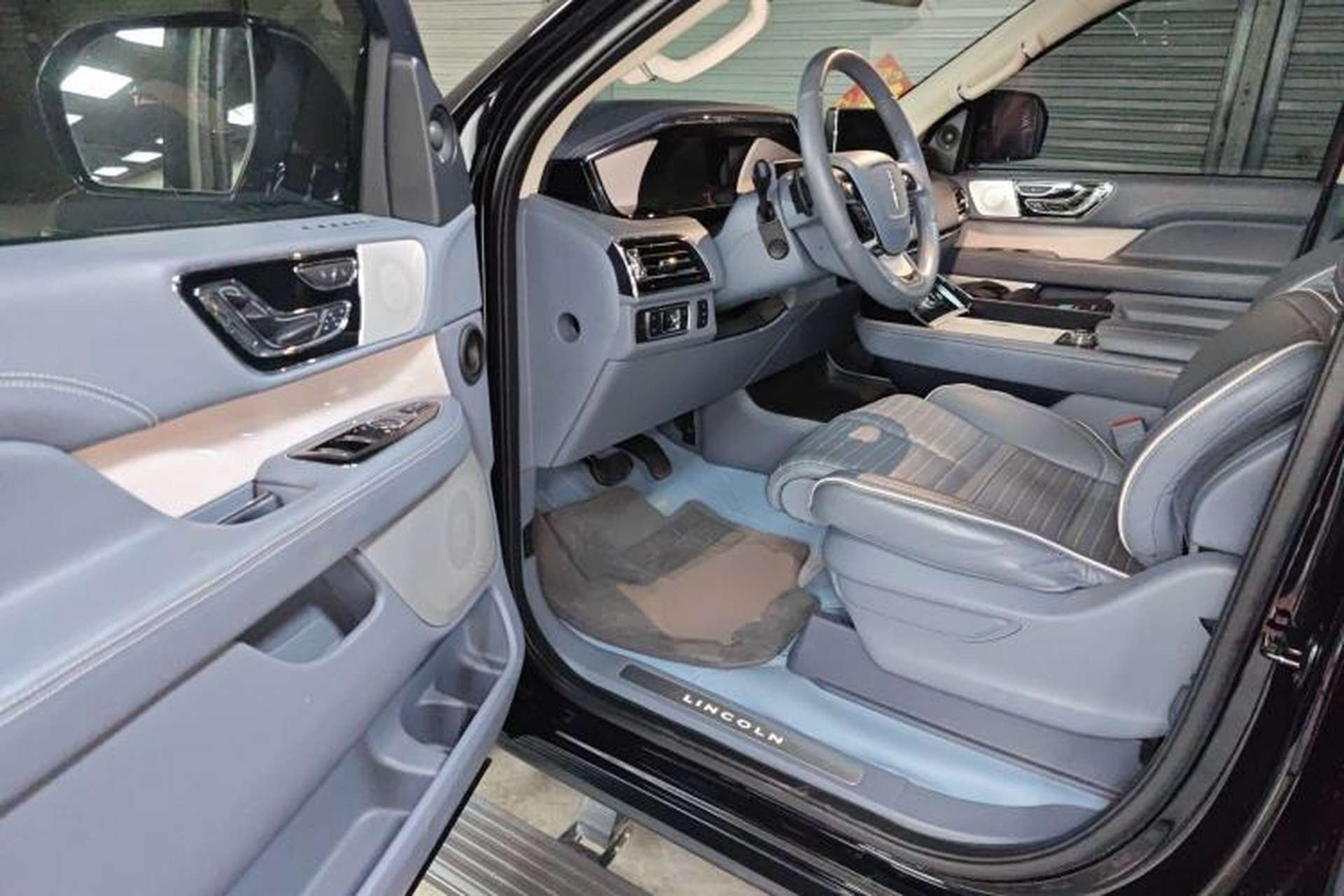 Used Lincoln Navigator 2022 3.5T Long-Wheelbase Presidential Edition Driver Seat