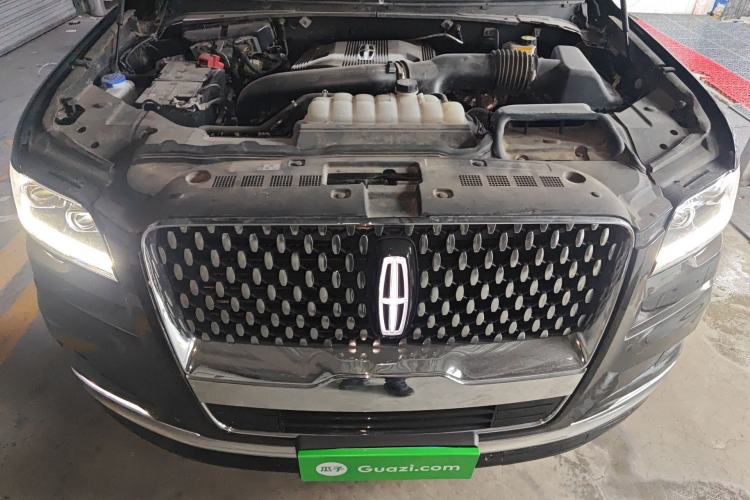 Used Lincoln Navigator 2022 3.5T Long-Wheelbase Presidential Edition Engine Bay