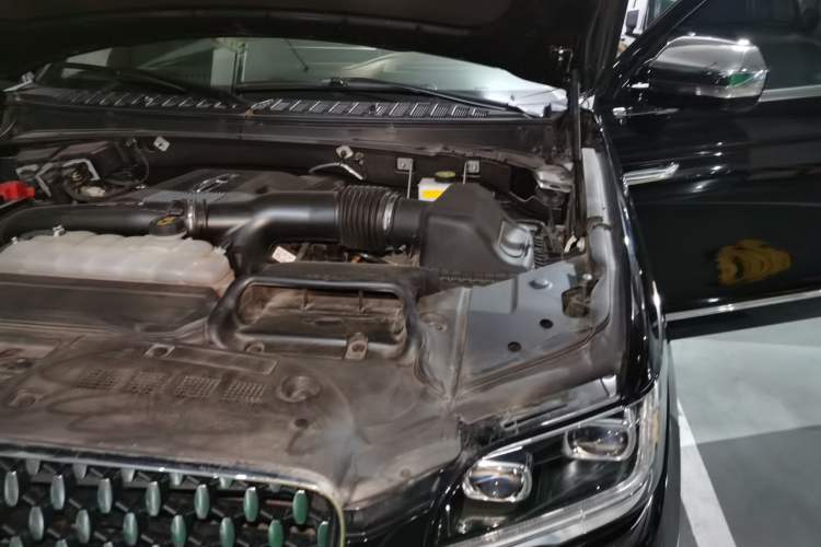 Used Lincoln Navigator 2022 3.5T Presidential Edition Engine Bay Left