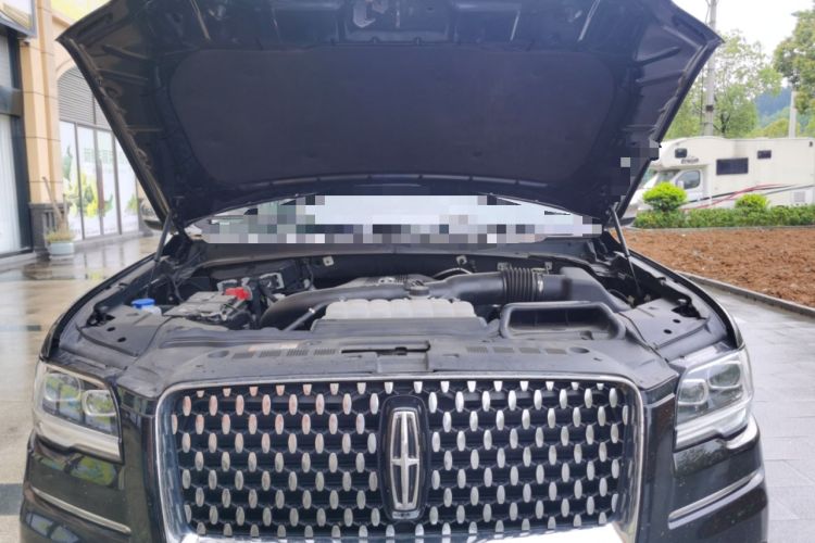 Used Lincoln Navigator 2022 3.5T Long-Wheelbase Presidential Edition Engine Bay