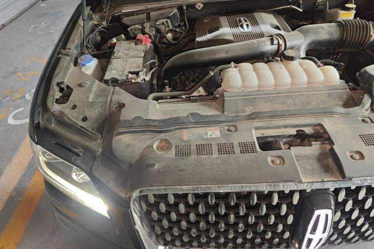 Used Lincoln Navigator 2022 3.5T Long-Wheelbase Presidential Edition Engine Bay Right